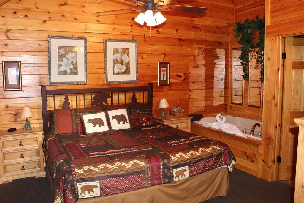 Knotty By Nature Gatlinburg Room photo